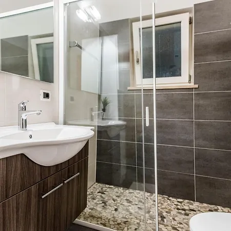 Rainer Apartment *